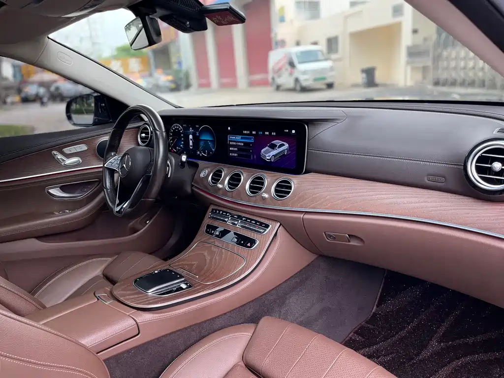 Mercedes-Benz E-Class 2022 — фото 34