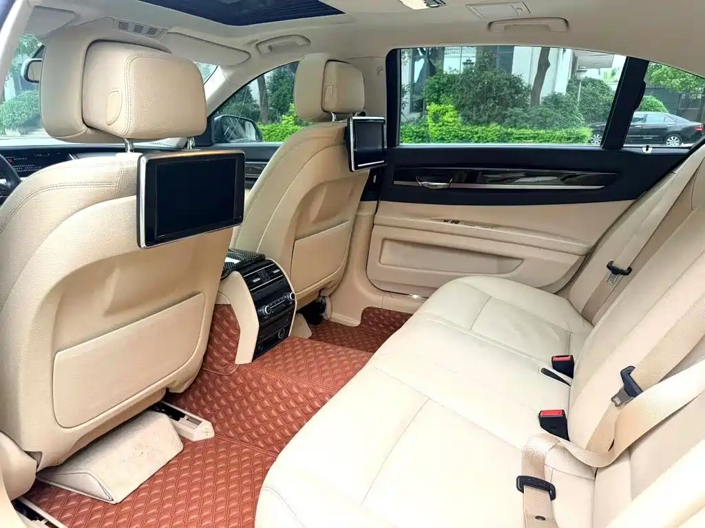 BMW 7 Series 2015 — фото 6