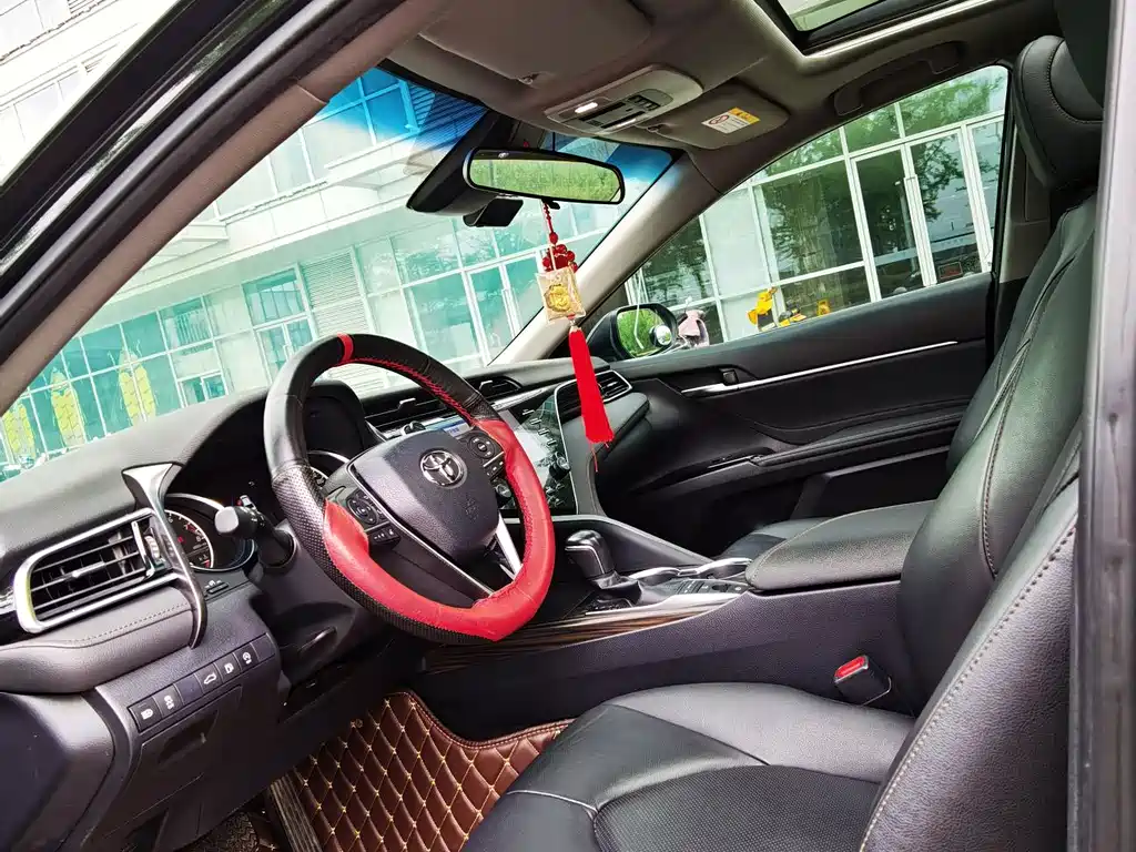Toyota Camry 2019 — фото 12