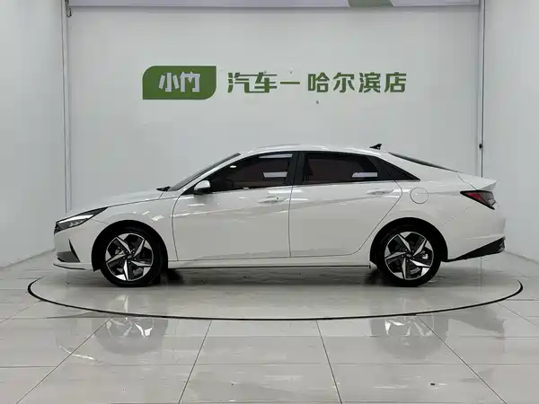 Hyundai Elantra 2022