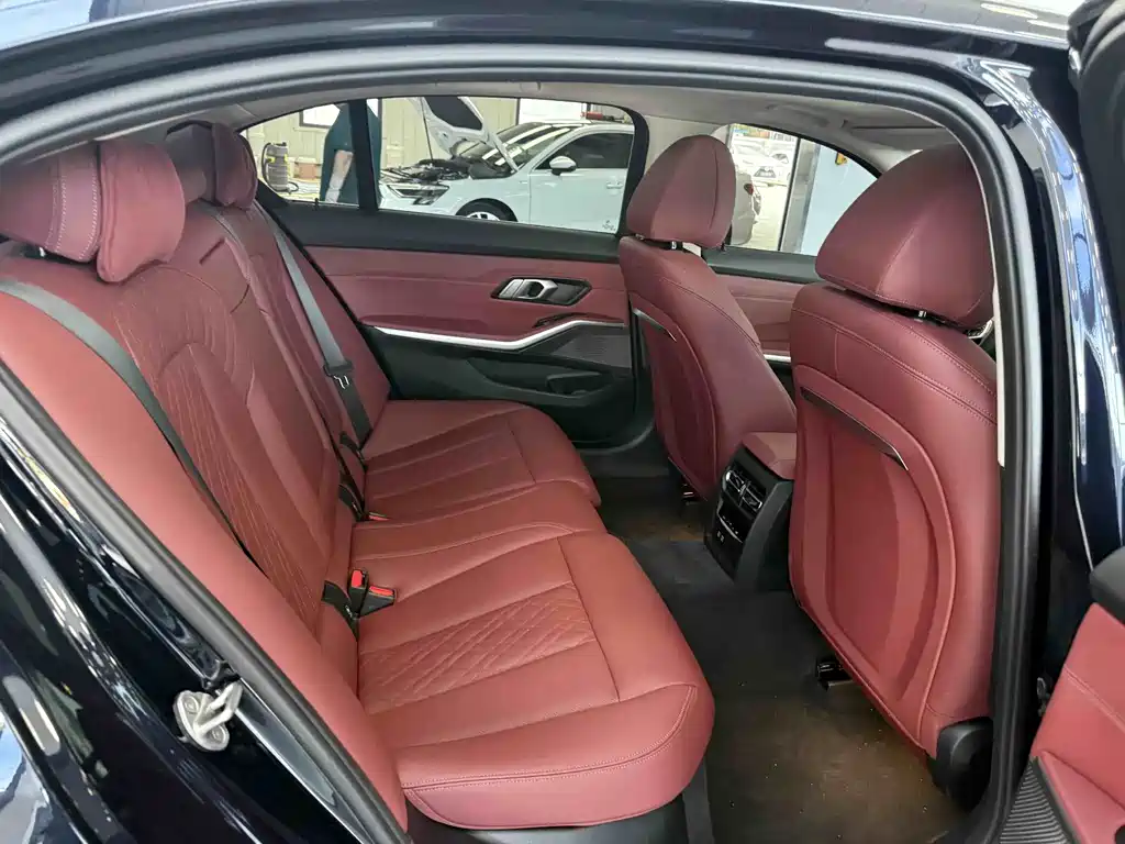 BMW 3 Series 2023 — фото 18