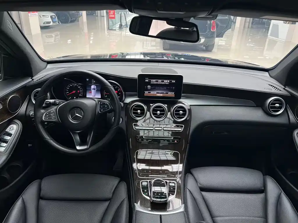 Mercedes-Benz GLC 2019 — фото 16