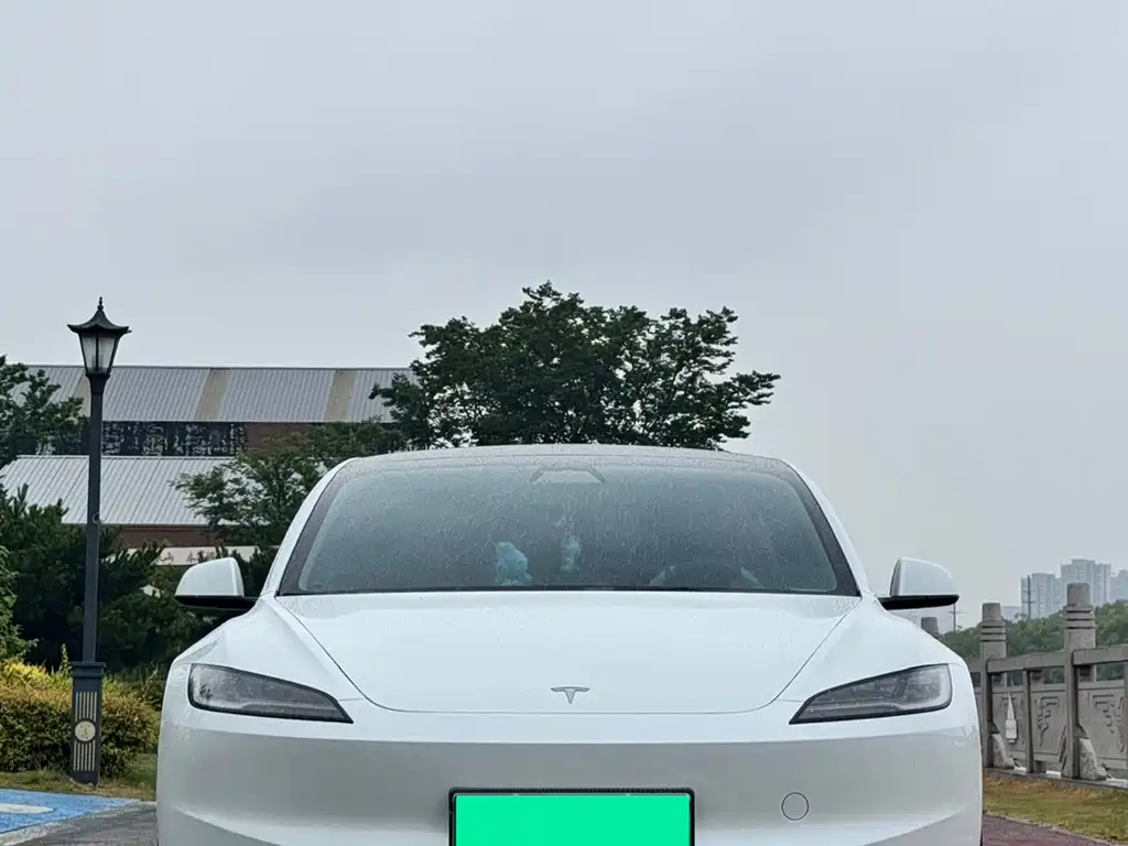 Tesla Model 3 2025 — фото 2