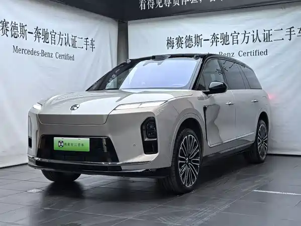 NIO ES8 2025