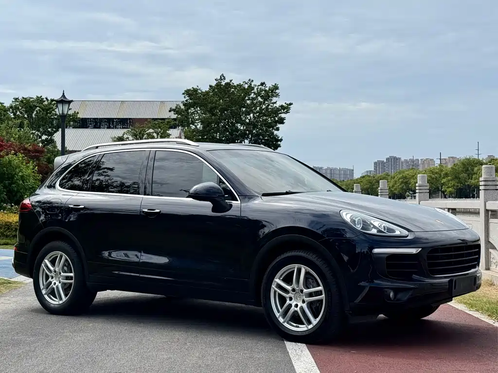 Porsche Cayenne 2017 — фото 1