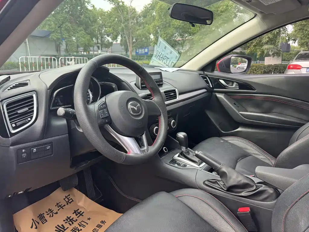 Mazda 3 Axela 2015