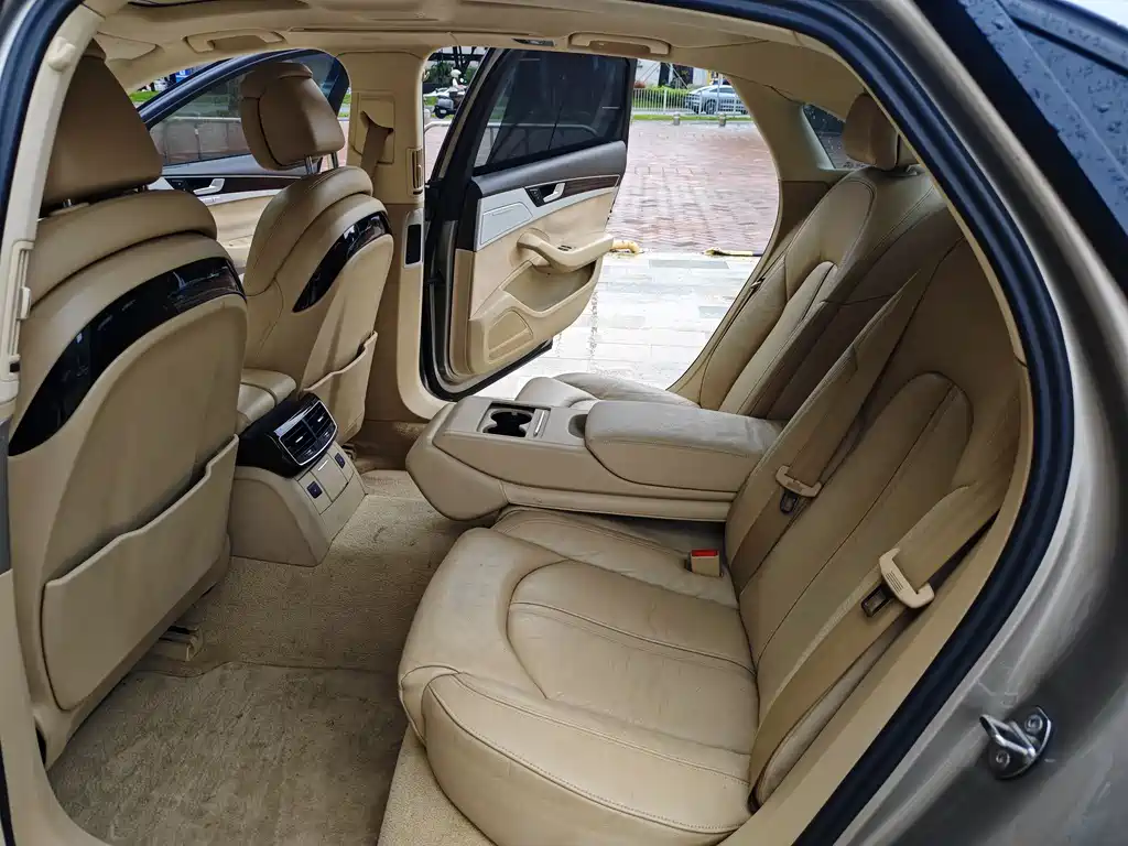 Audi A8 2012 — фото 11