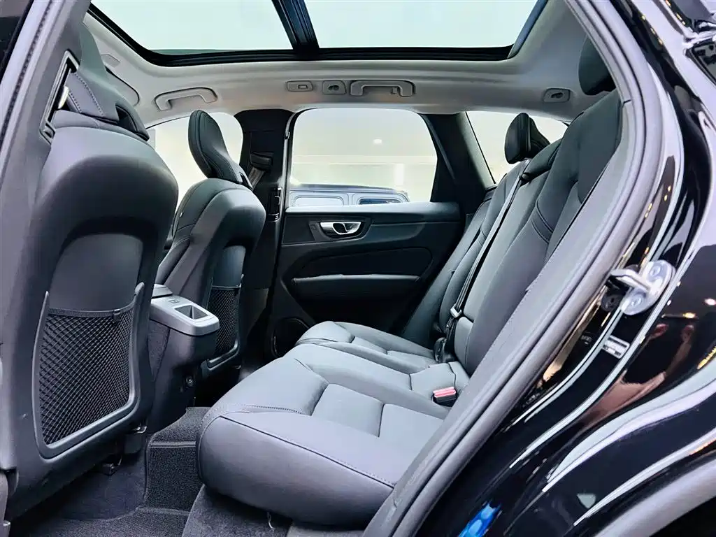 Volvo XC60 2026 — фото 15