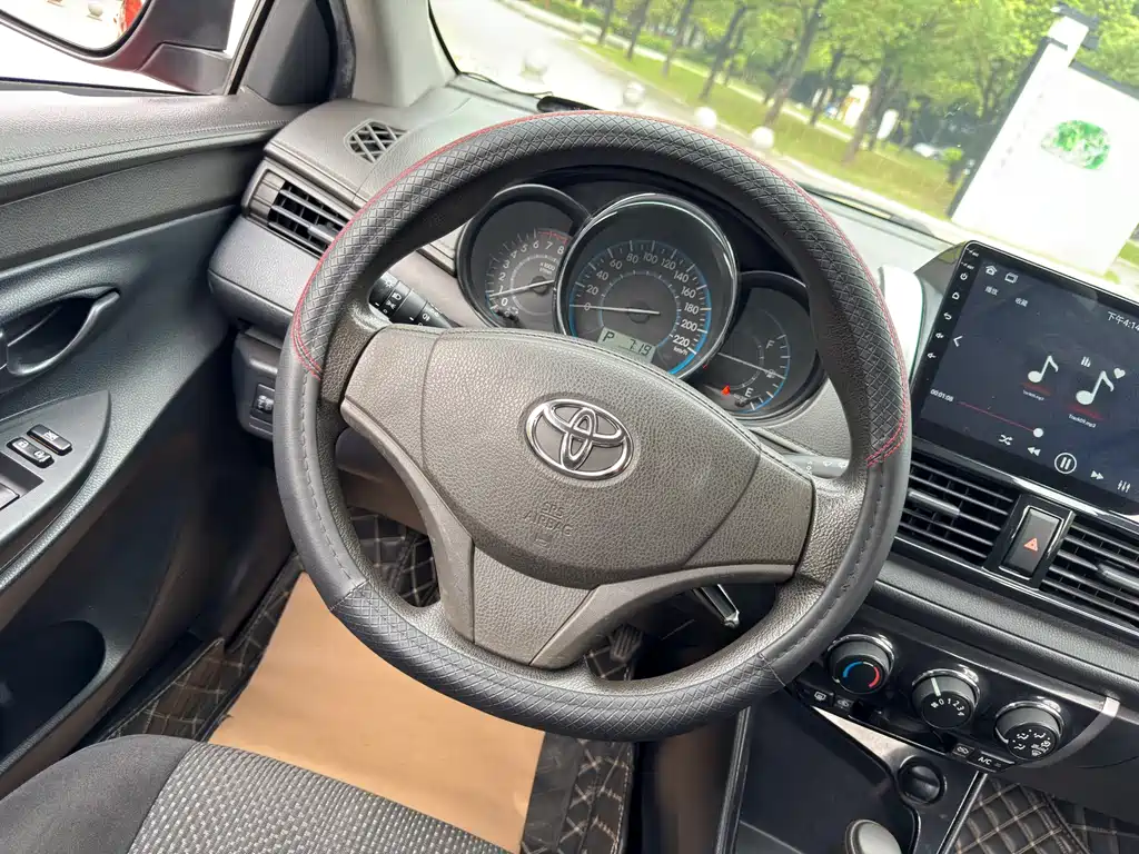 Toyota Vios 2015 — фото 11