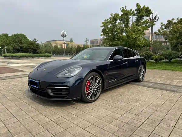 Porsche Panamera 2023