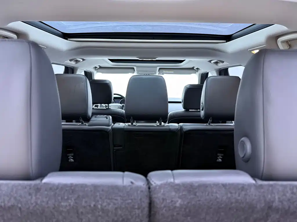 Land Rover Discovery 2019 — фото 15