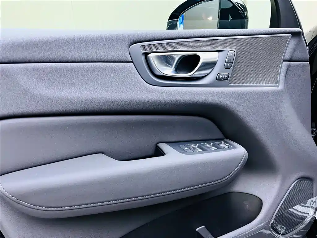 Volvo XC60 2026 — фото 11