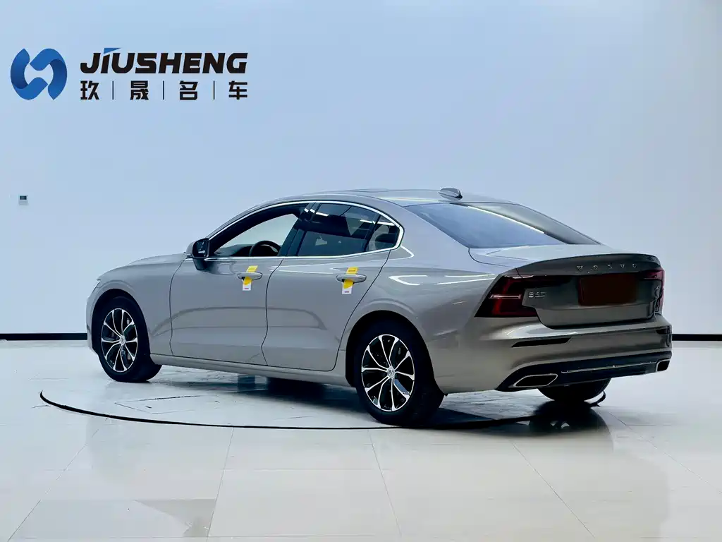 Volvo S60 2021 — фото 16