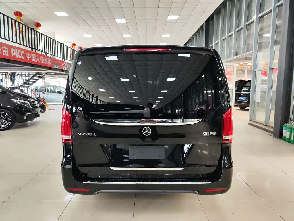 Mercedes-Benz V-Class 2021 — фото 30