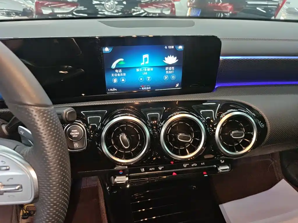 Mercedes-Benz A-Class 2019 — фото 13