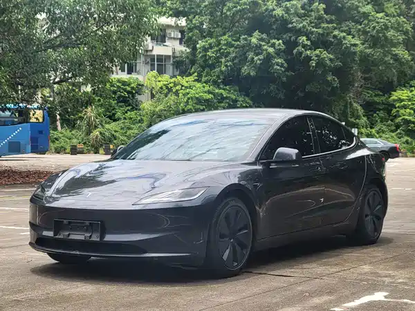 Tesla Model 3 2024