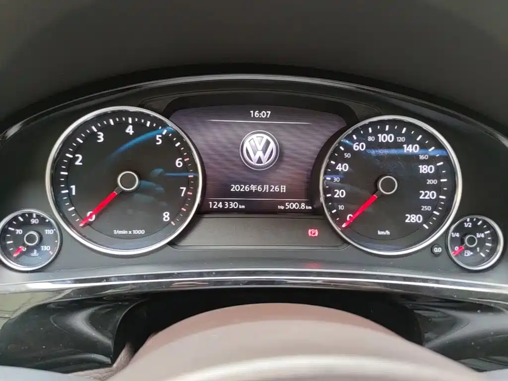 Volkswagen Touareg 2017 — фото 12