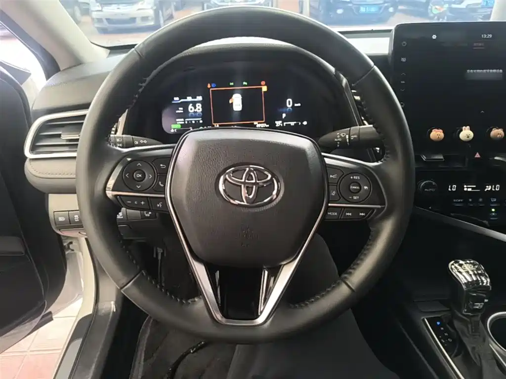 Toyota Camry 2023 — фото 11