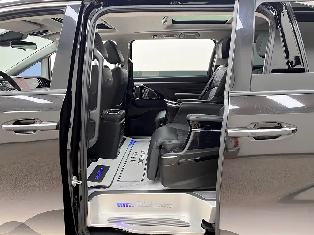 GAC Motor Trumpchi M8 2024 — фото 17