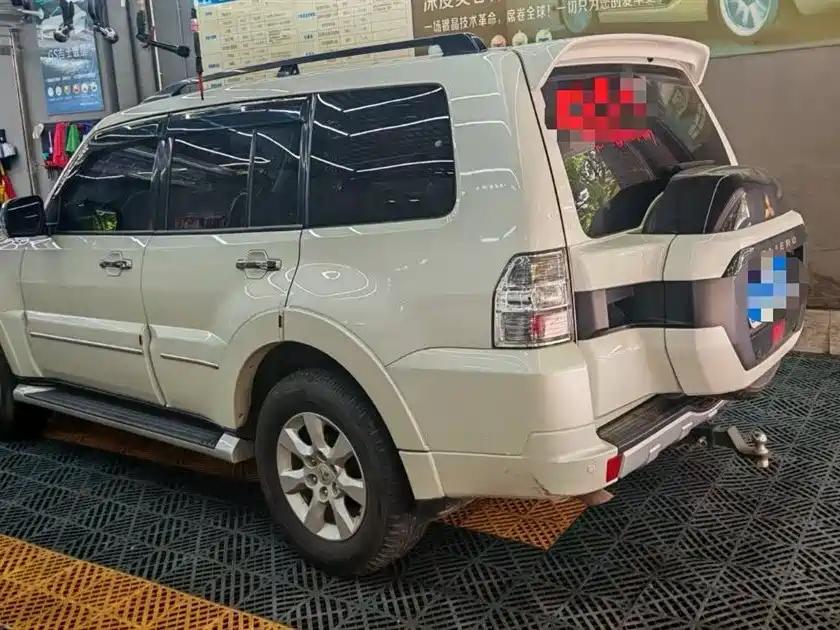 Mitsubishi Pajero 2025