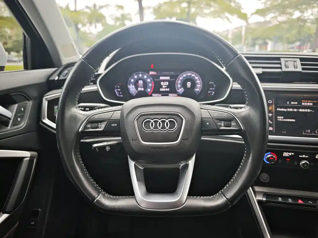 Audi Q3 2019 — фото 8