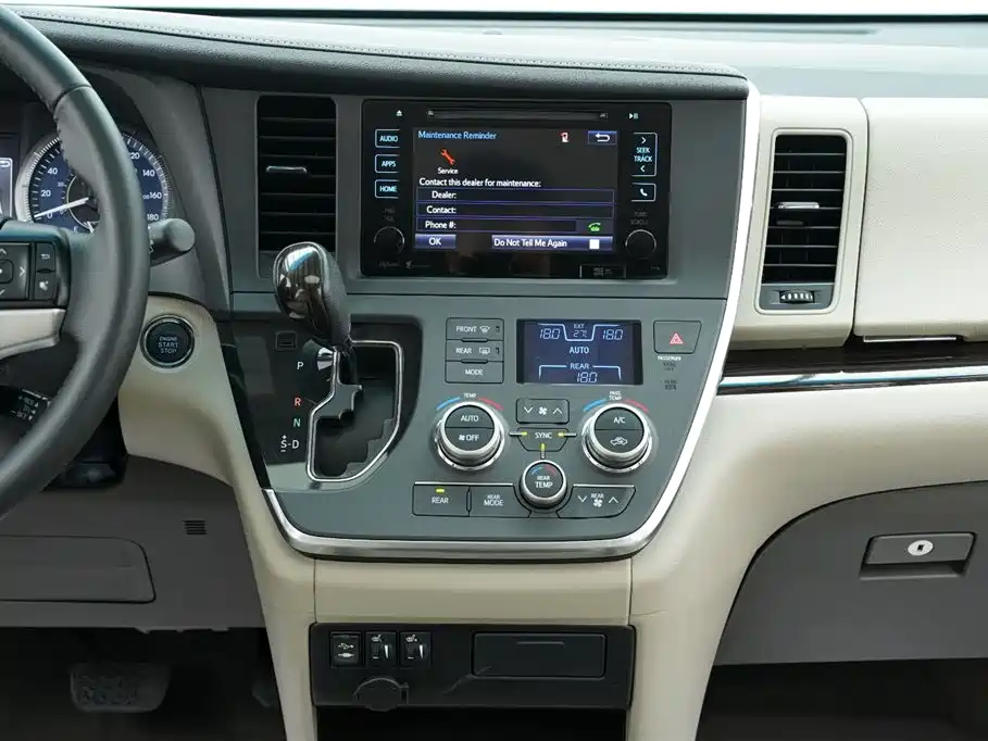 Toyota Sienna 2016 — фото 18