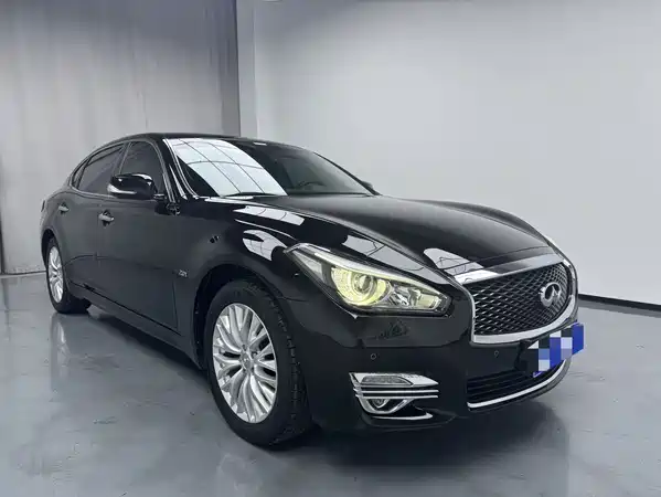 Infiniti Q70 2020