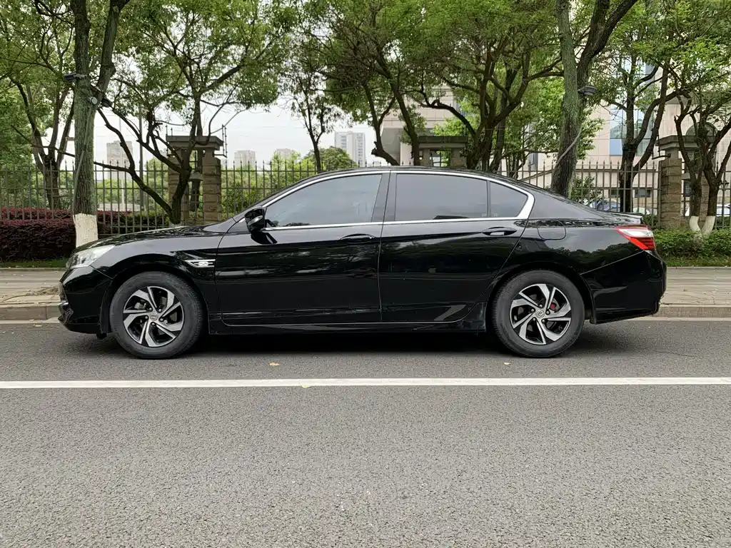 Honda Accord 2018 — фото 4