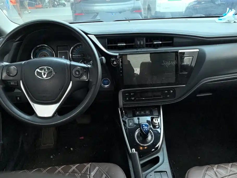 Toyota Corolla 2017 — фото 12