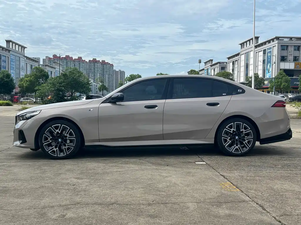 BMW 5 Series 2025