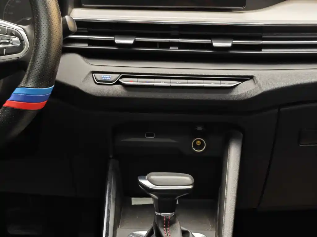 Geely Vision X3 2022 — фото 18