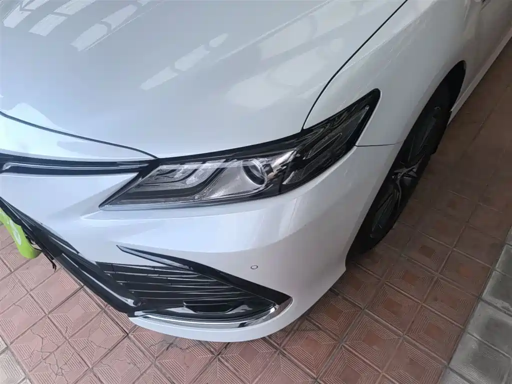 Toyota Camry 2023 — фото 24