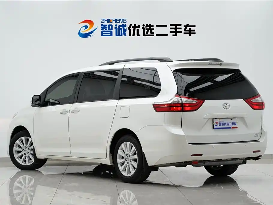 Toyota Sienna 2016 — фото 36