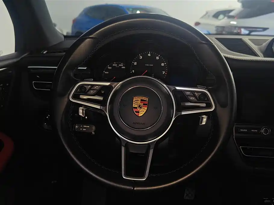 Porsche Macan 2019 — фото 15