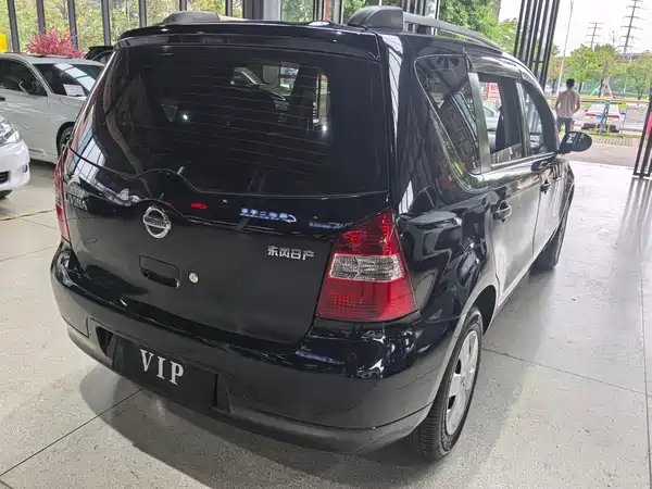 Nissan Livina 2012