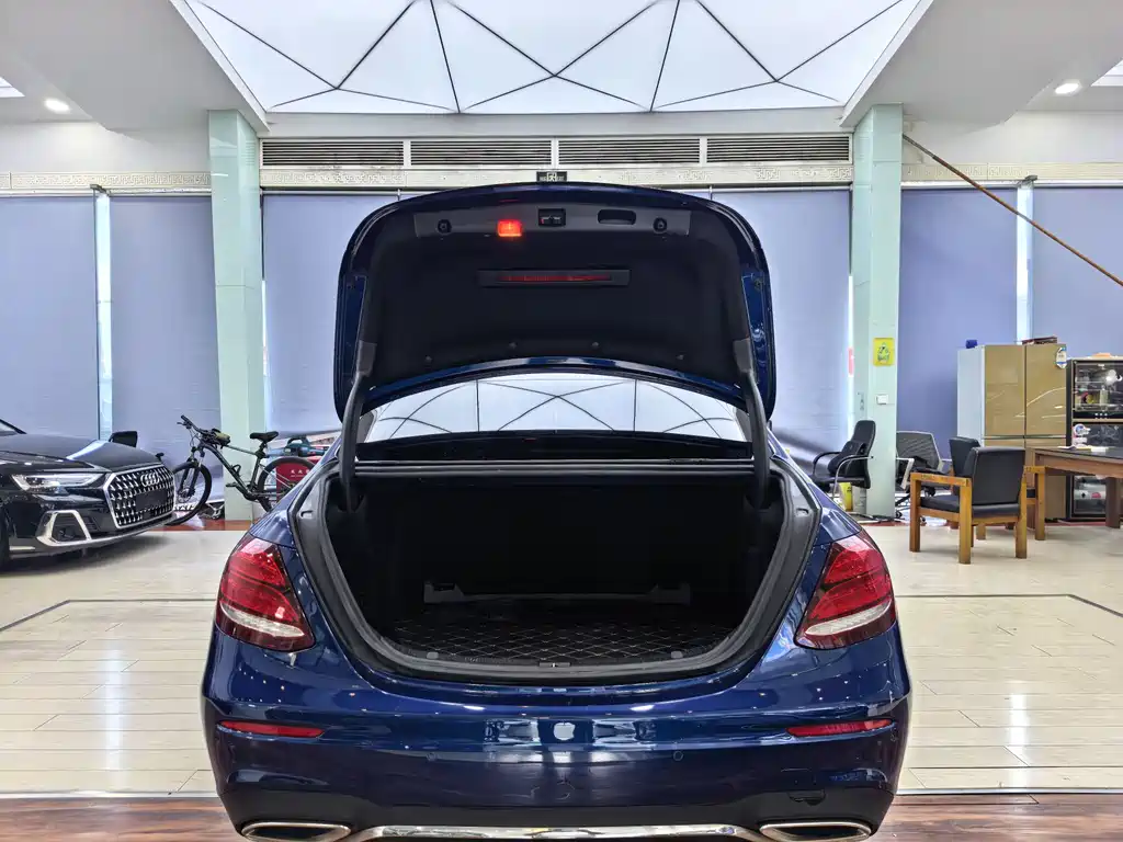 Mercedes-Benz E-Class 2018 — фото 12