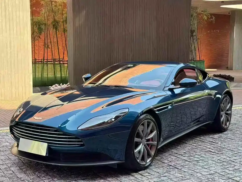 Aston Martin DB11 2020 — фото 1