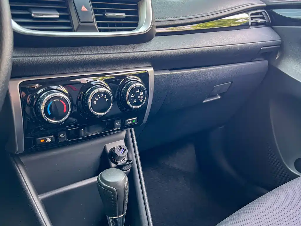 Toyota Yaris L 2020 — фото 9