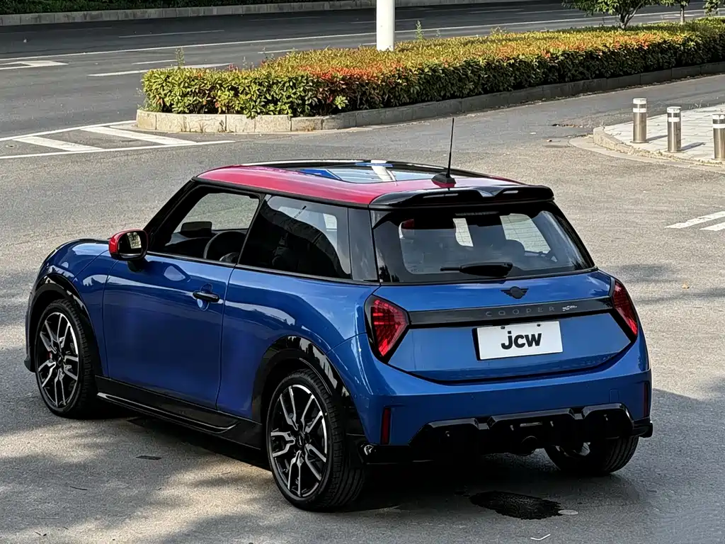 MINI JCW 2026 — фото 4