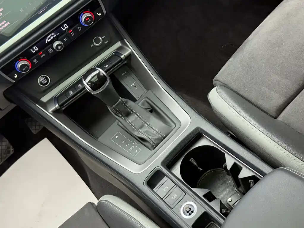 Audi Q3 2022 — фото 16