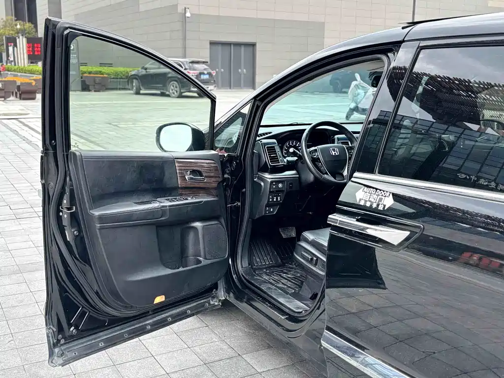 Honda Elysion 2018 — фото 19