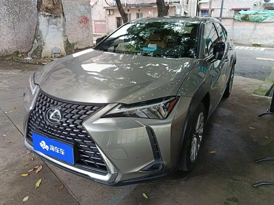 Lexus UX 2024