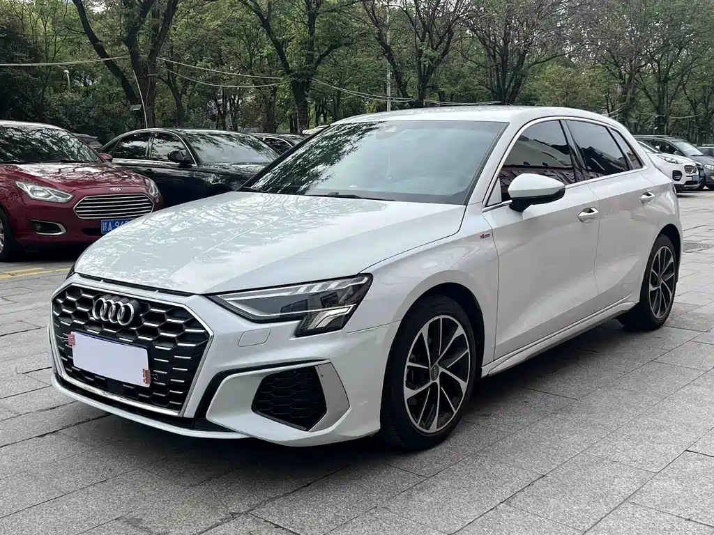 Audi A3 2022 — фото 1