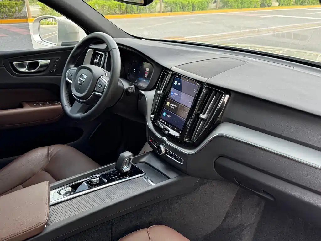 Volvo XC60 2024 — фото 18