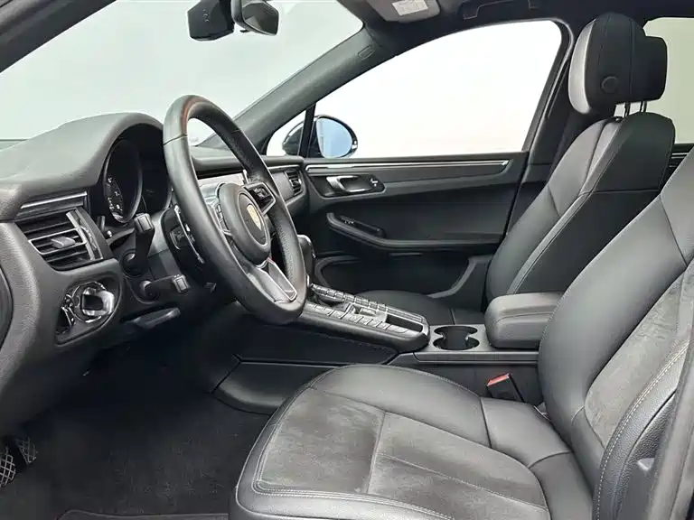 Porsche Macan 2019 — фото 10