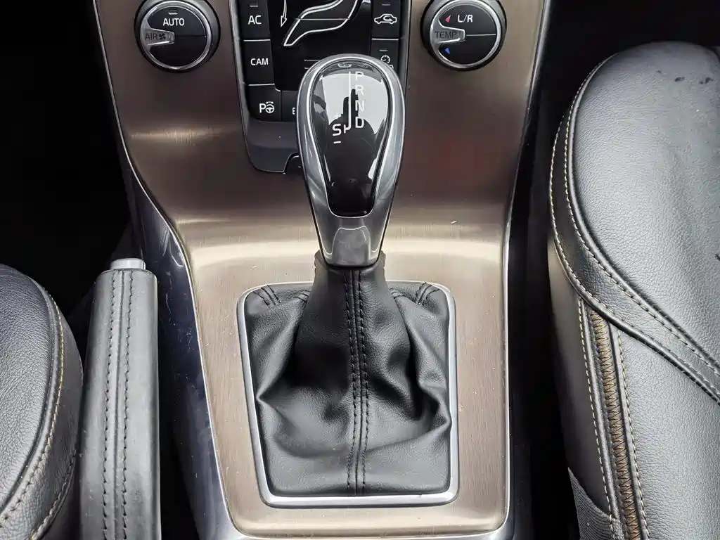 Volvo V40 2014 — фото 13