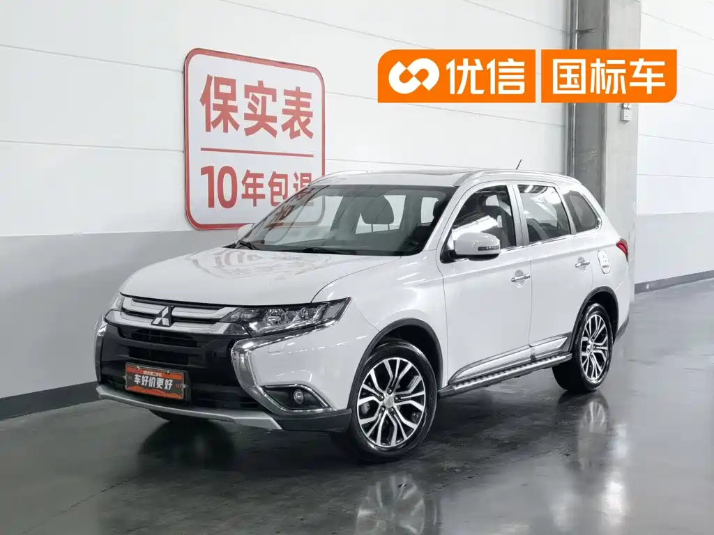 Mitsubishi Outlander 2017 — фото 1