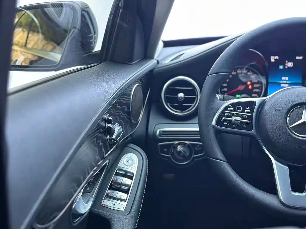 Mercedes-Benz C-Class 2019 — фото 17