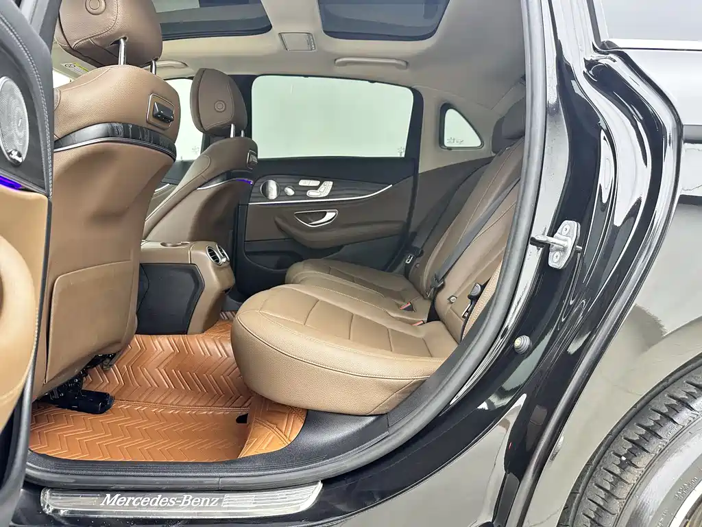 Mercedes-Benz E-Class 2020 — фото 17