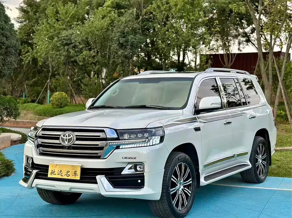 Toyota Land Cruiser 2020 — фото 1